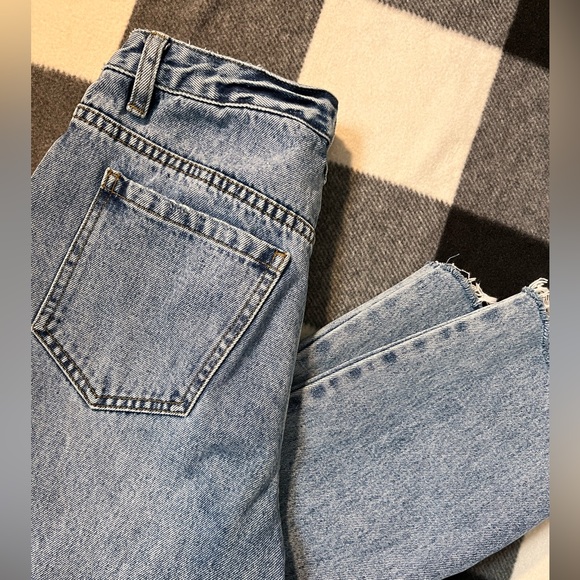 O’Neil Jeans - Picture 2 of 3